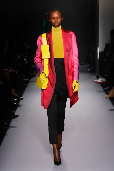 Look 15